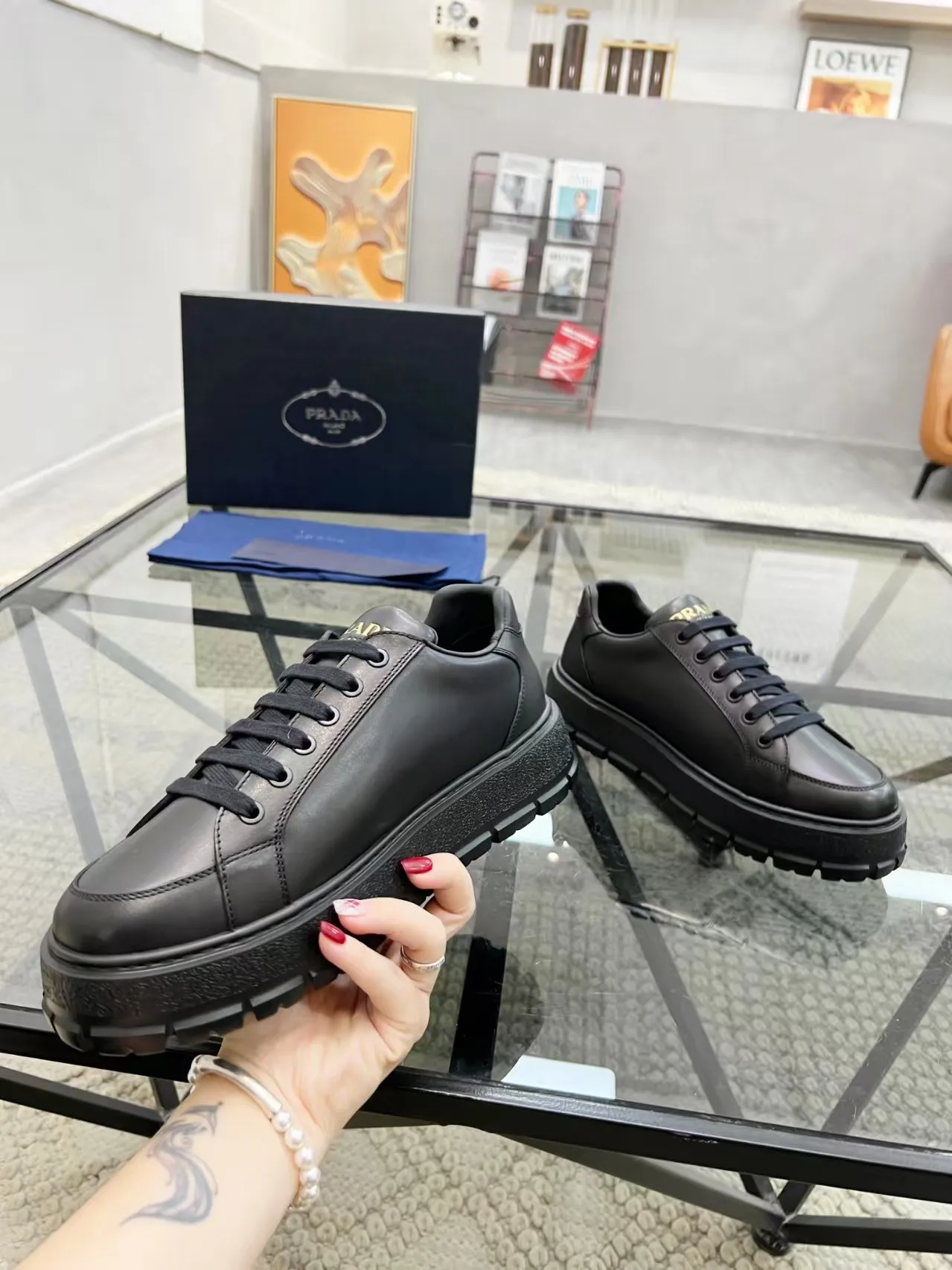 Men's Men's Shoes 💰440 [New Style] 🎍🎍Prada Prada's new men's leather sneakers, the highest version on the market, any comparison is welcome🆚! The original leather has excellent texture and is super high-end! Fetal sheep net lining imported from Italy, removable pad! Luxurious materials and fine workmanship, highly recommended! Code: 38-44 (45 can be customized